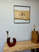 Charger l&#39;image dans la galerie, Horloge live edge  , modèle tranche de frêne