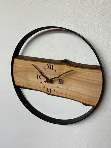 Horloge live edge  , modèle tranche de pommier cercle