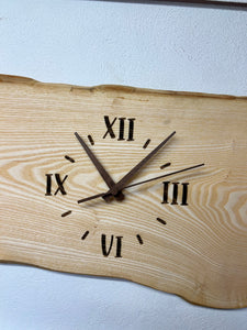 Horloge live edge  , modèle tranche de frêne