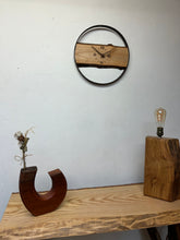 Charger l&#39;image dans la galerie, Horloge live edge  , modèle tranche de pommier cercle