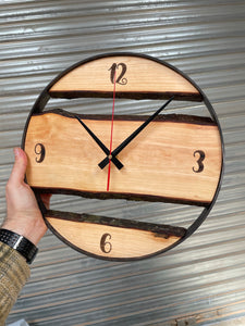 horloge cerclage acier bois