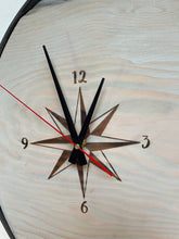 Charger l&#39;image dans la galerie, Horloge à marées combinée , modèle &quot; Rose des Vents&quot; mélèze look bois flotté