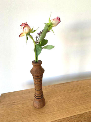 Vase soliflore en teck