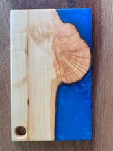 Charger l&#39;image dans la galerie, Planche a découper epoxy bois